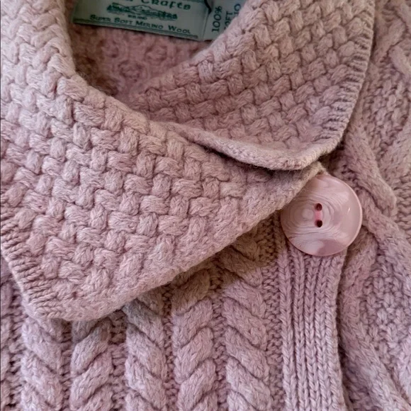 Aran Crafts soft merino wool one-button cable knit cardigan Pink Sz M Beautiful! - Picture 3 of 6